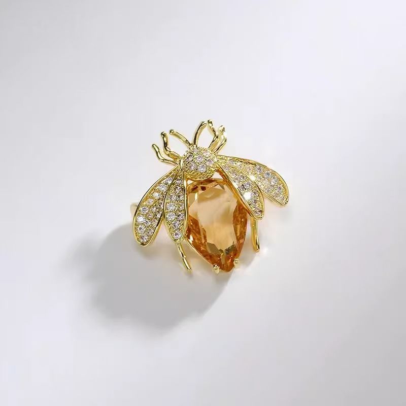 Bee High-End Niche Unisex Trendy Personality High-Grade Brooch Anti-Exposure Buckle Collar Pin Coat Decoration_voghion.com