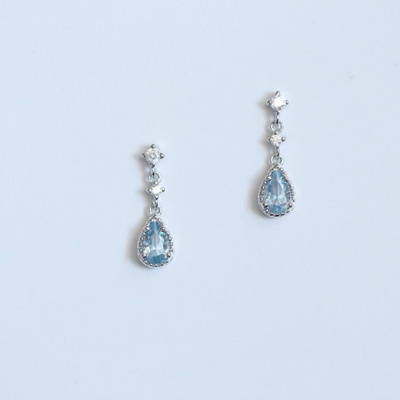 Pendientes colgantes de plata de ley 925 con circonitas cúbicas azules en forma de gota de agua. Regalo TH6_voghion.com