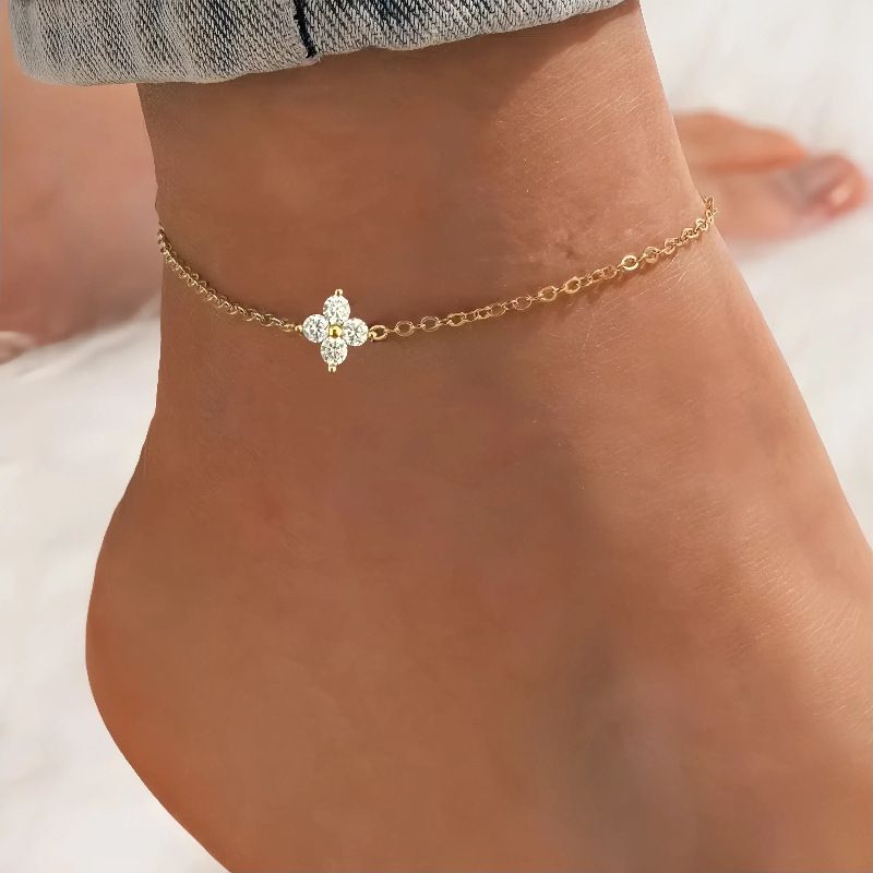 Cavigliera classica a forma di quadrifoglio in oro 14 carati placcata in argento puro per donna, design semplice con fiore di diamanti intarsiati alla moda_voghion.com