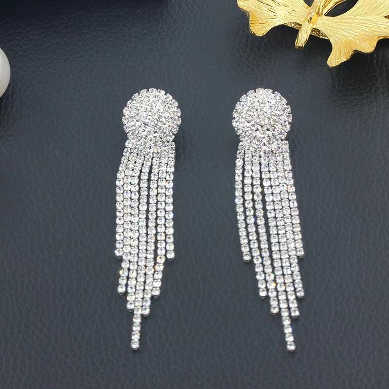 Orecchini pendenti da sposa esagerati da donna, eleganti e alla moda, con aghi in argento, lunghi e pieni di diamanti e nappa._voghion.com