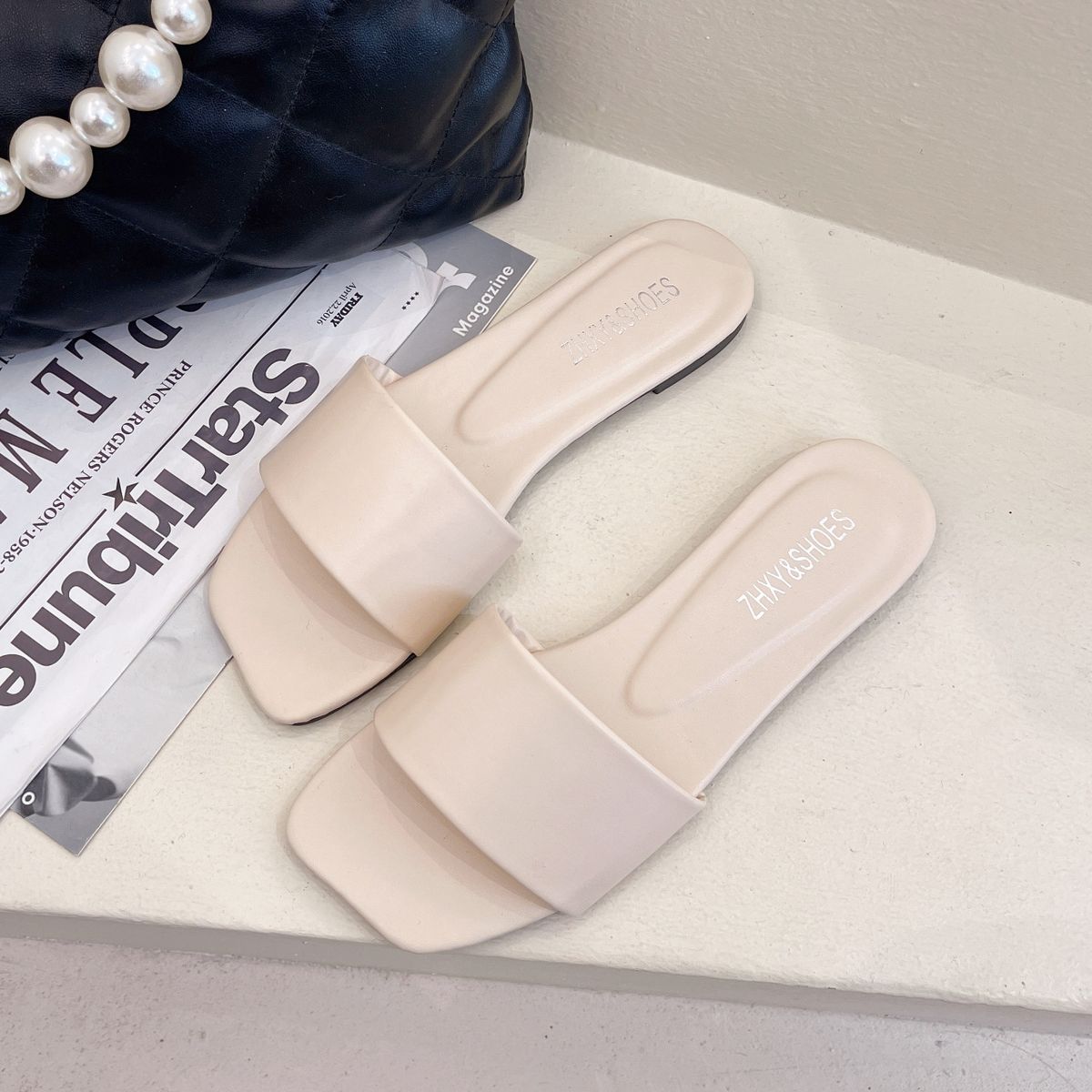 2023 Zomer Nieuwe Koreaanse Stijl Mode Buitenkleding Effen Kleur Eenlijn Strandschoenen generatie casual vierkante kop platte sandalen en slippers_voghion.com