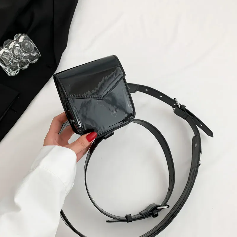 Bolso con cinturón plateado de Color liso para mujer, riñonera cruzada a la moda coreana, miniriñoneras doradas de viaje informales_voghion.com