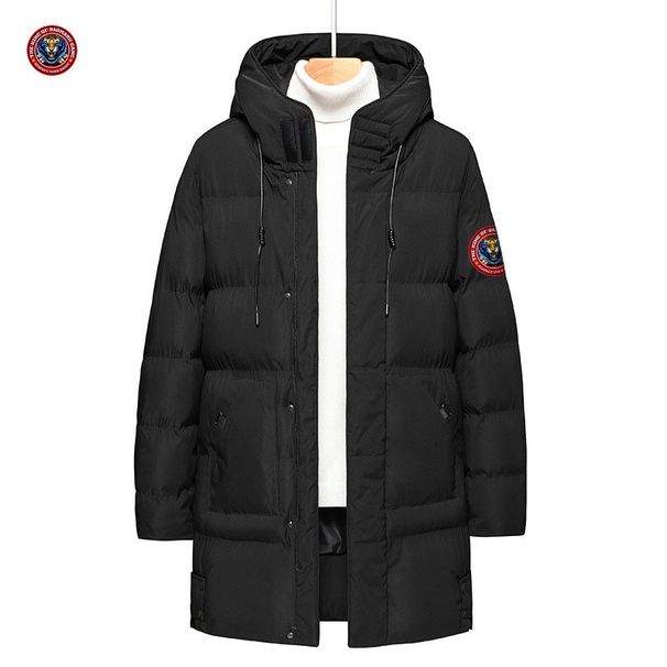 Herrenbekleidung Winter Neue runde Etikett Dicke Platte Gummidruck Daunenjacke Herren Lange koreanische Version Schlanke Kapuze Dicker Baumwollmantel_voghion.com