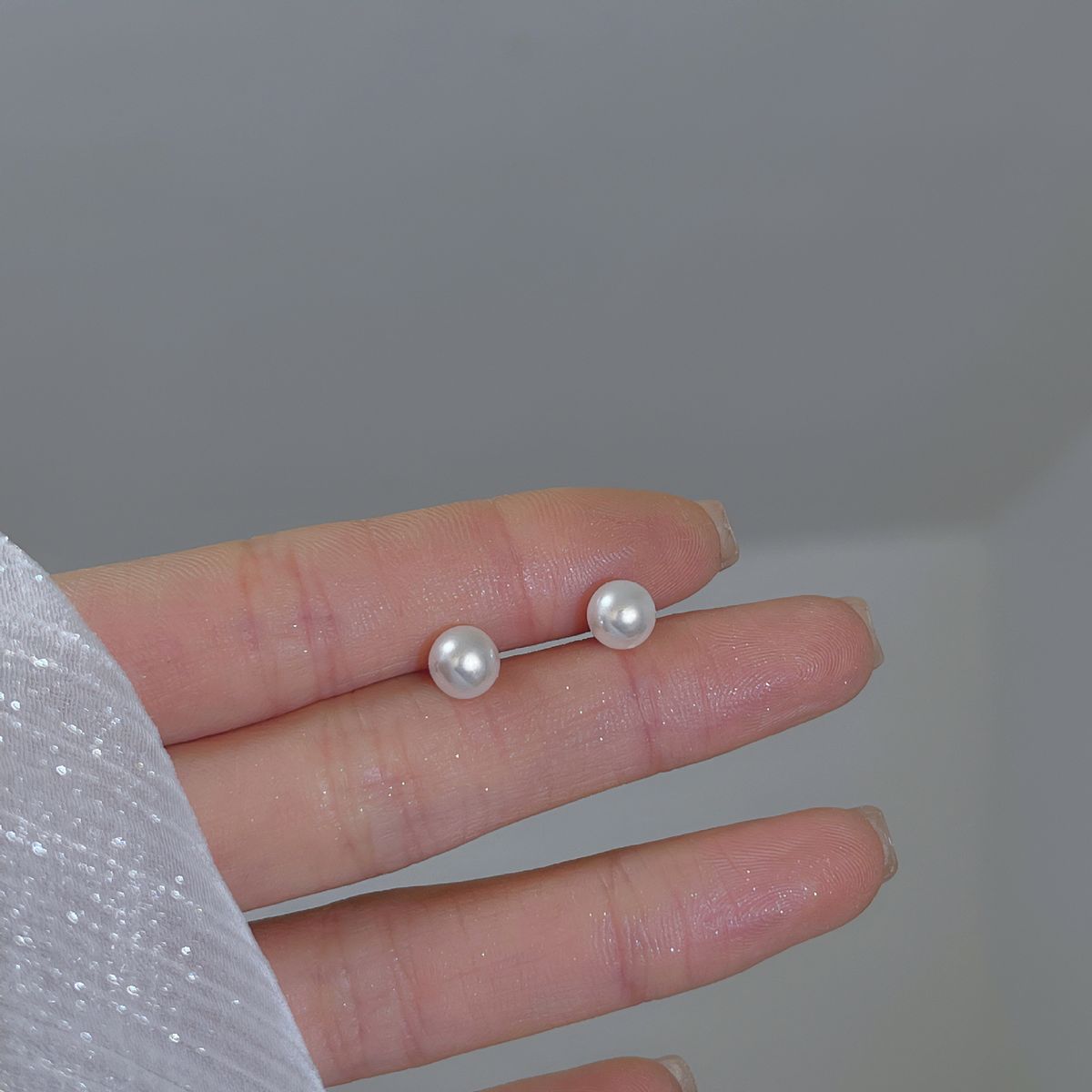 2023 New Trendy Pearl Silver Needle Round Stud For Women Niche Design Light Luxury High-end Earrings_voghion.com