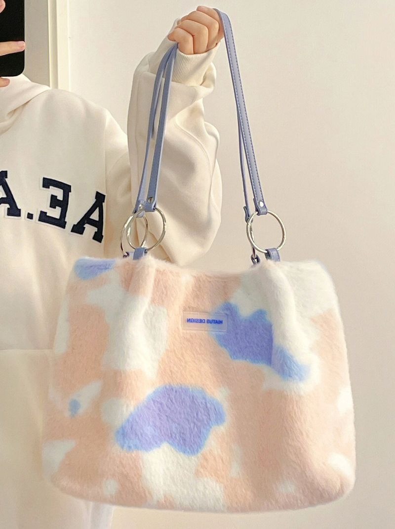 Borsa a mano con tracolla e grande capacità, in pelo di coniglio sfumato blu, autunno e inverno 2025_voghion.com