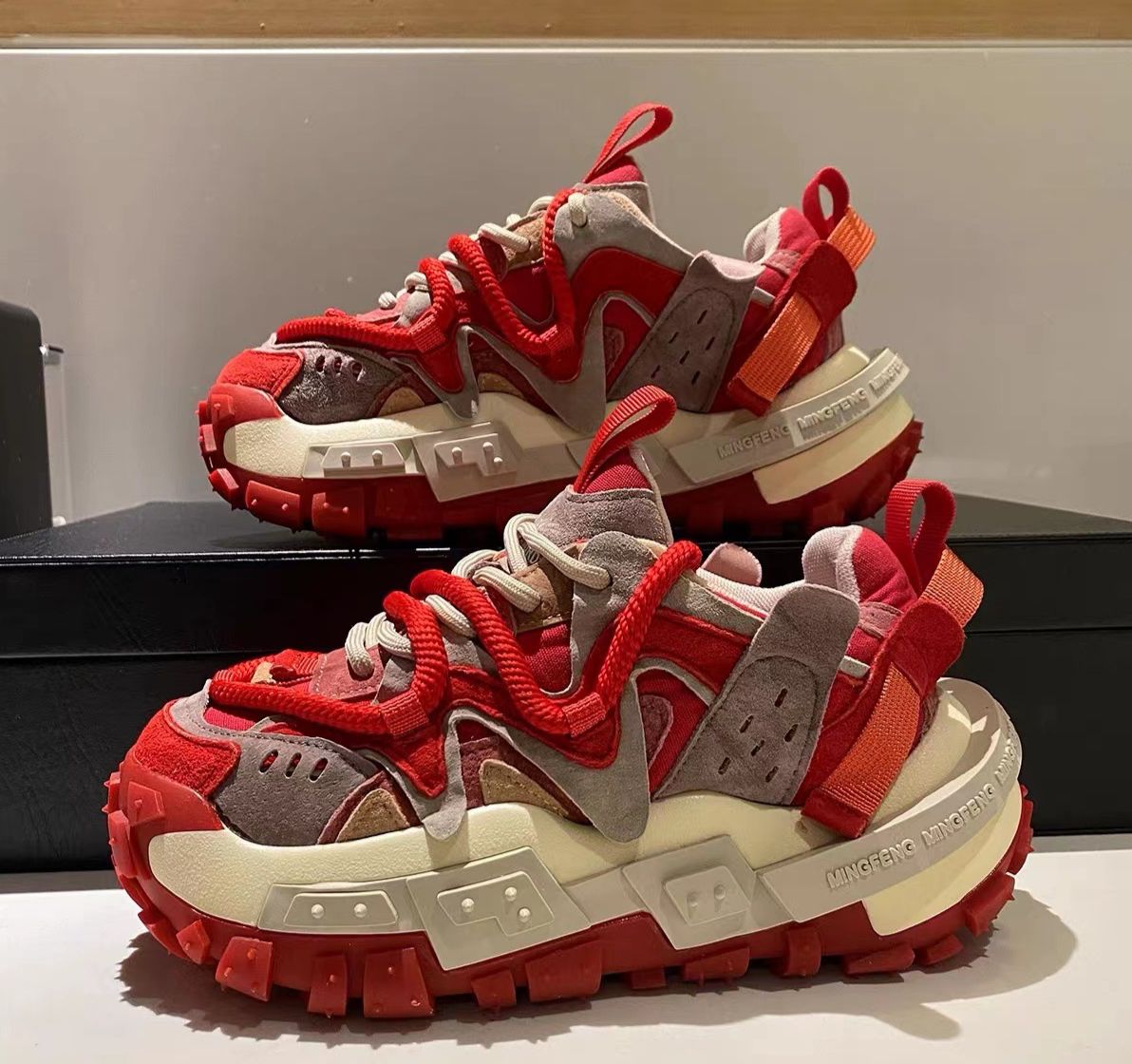 Plateau-Sneakers mit dicker Sohle für Herren – Sportschuhe mit größerer Körpergröße und Rückfederung (beliebte rote Dad-Schuhe für Komfort und Stil)_voghion.com