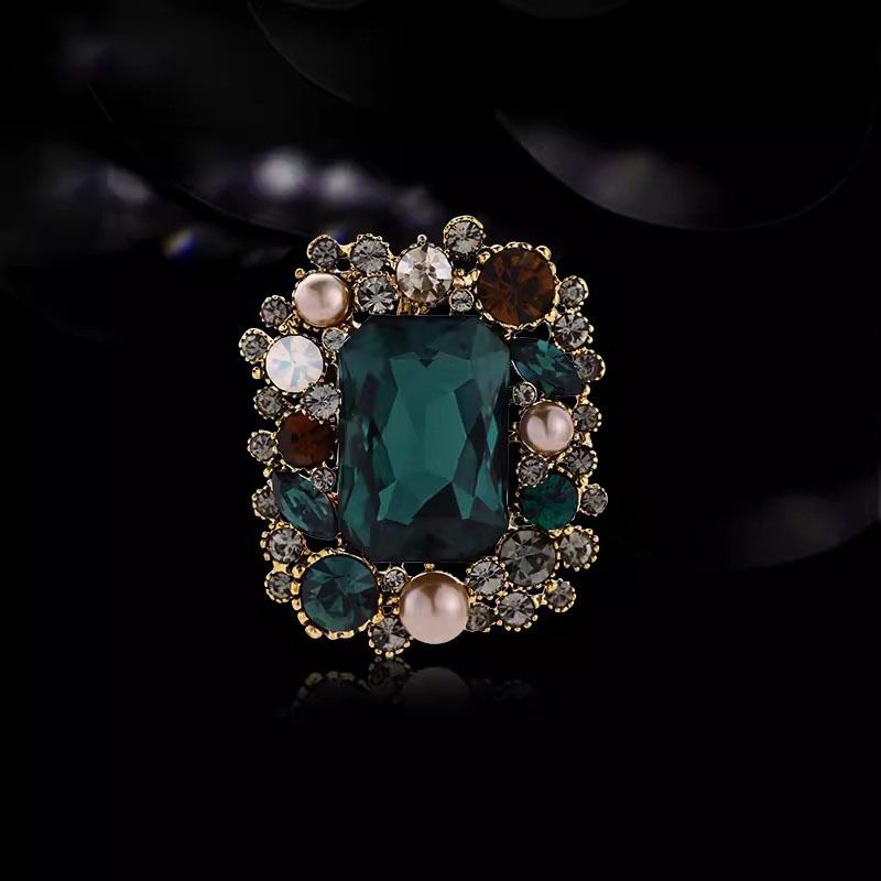 retro court brooch high-end women's new luxury crystal corsage elegant high sense pin suit accessories_voghion.com