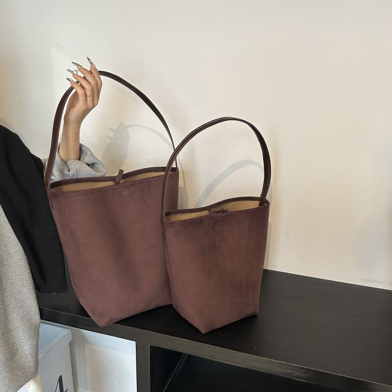 Simple row bucket autumn winter suede large capacity ins mother and child trendy single shoulder armpit bag_voghion.com