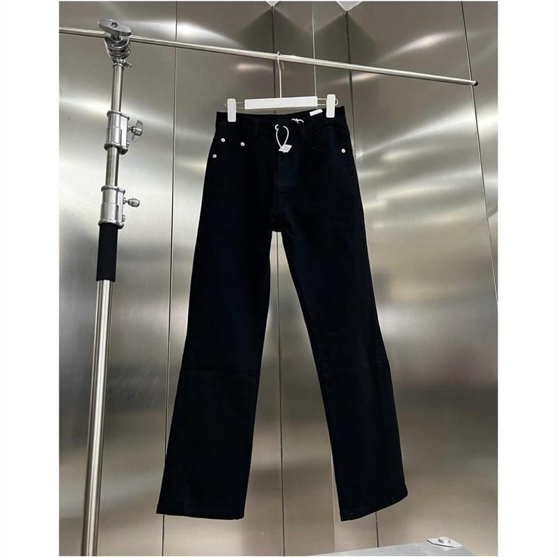 Vintage-Jeansjacke im Used-Look mit Fransen und Schlagjeans – Zweiteiliges 90er-Jahre-Retro-Outfit für Herren, kuscheliges Fleecefutter für alle Jahreszeiten_voghion.com