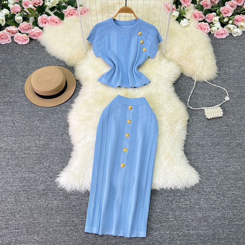 Damen Temperament Kurzarm-Strickoberteil High-End-Metallknopf schmaler Rock High-End-Zweiteiler_voghion.com