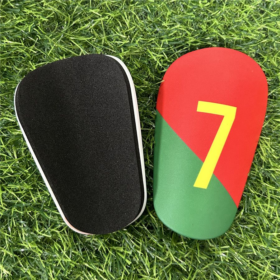 Fußball-Schienbeinschoner für Erwachsene und Kinder – leichte Schutzausrüstung aus Kunststoff für Fußball, Basketball, Volleyball – verstellbare Größen S/M/L_voghion.com