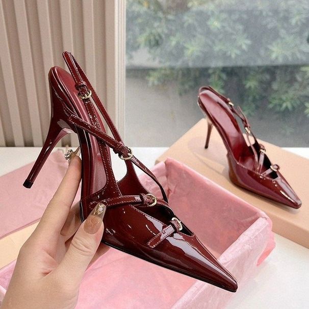 Lo stesso stile di sandali con cappuccio vuoti di Zhang Ying con cinturini a punta in vernice da donna e fibbia dritta_voghion.com