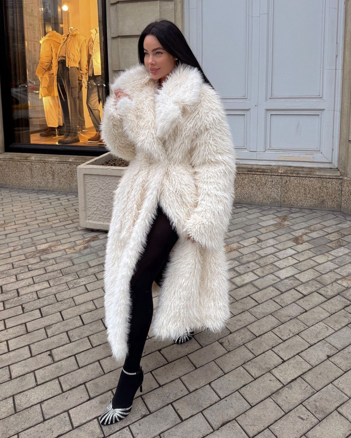Luxury Faux Fur Coat Women's Long Elegant Winter Jacket Fashionable Snow Fox Fur-Like Outerwear (White, S/M/L/Xl)_voghion.com