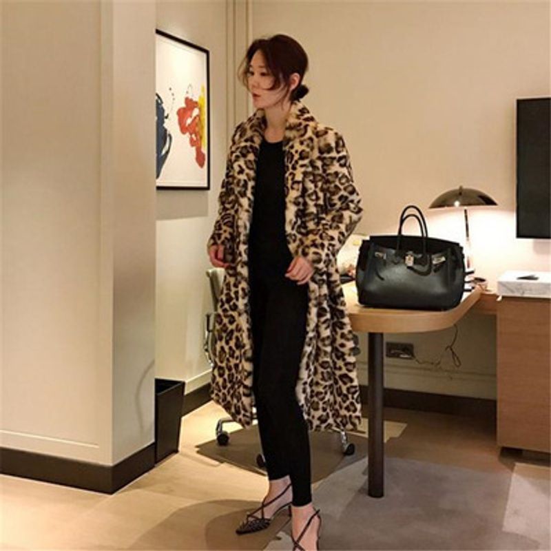 La moda femminile nel cappotto lungo soffice tutto il trench abbinato_voghion.com