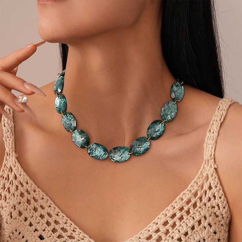 Vintage Green Oval Necklace Retro Geometric Choker Chain Jewelry, Fashion And Simple Temperament Necklace For Women Gift_voghion.com