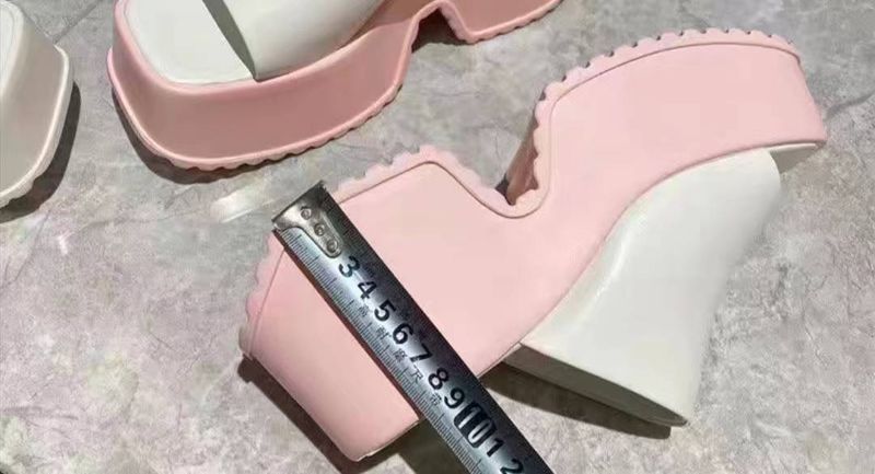Zapatillas de plataforma impermeables sin cordones para mujer, zapatillas de una pieza con tacón grueso de 8 cm_voghion.com