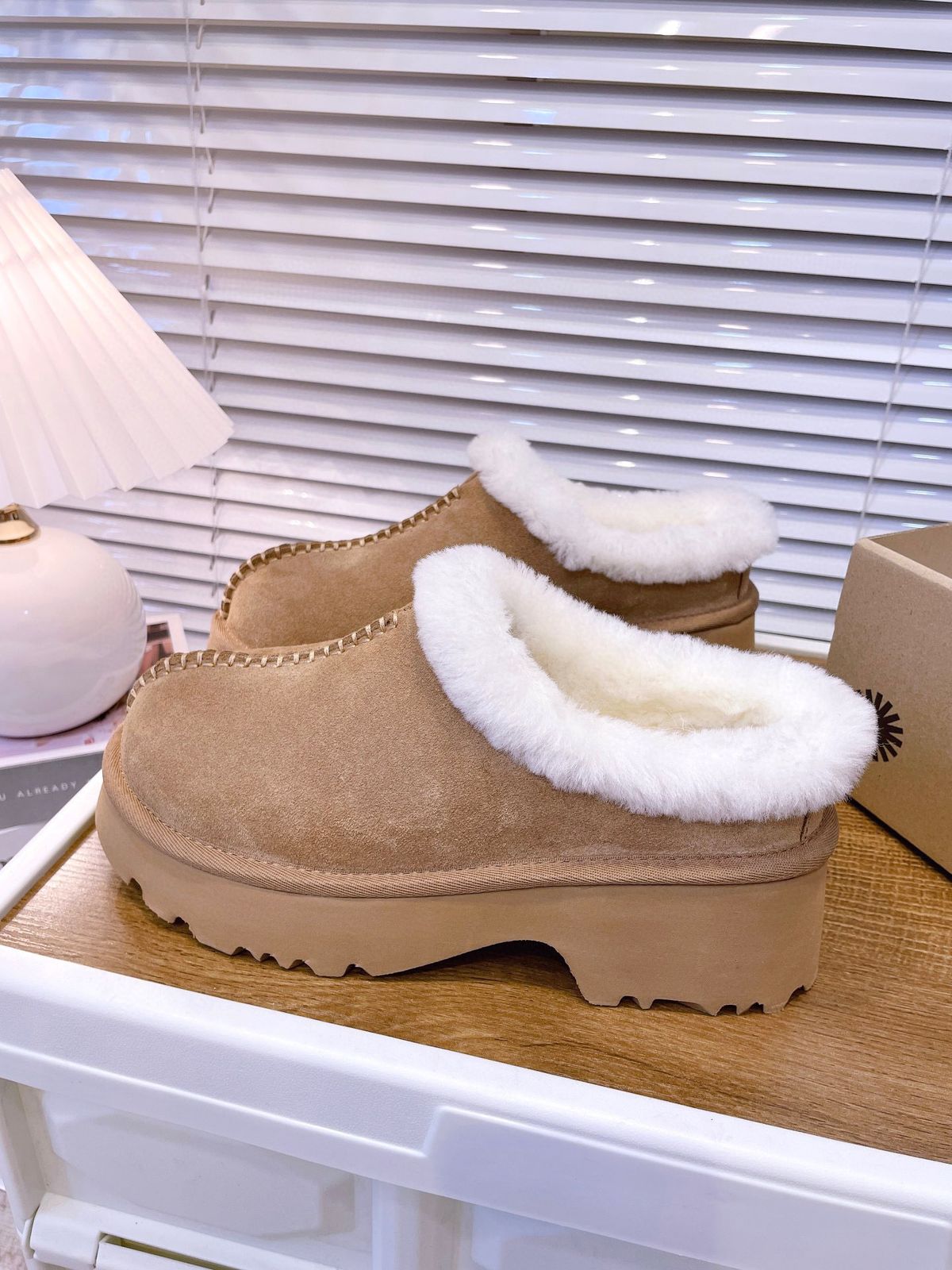 Stivali da neve in pelle di pecora con suola spessa e caldi sandali invernali UG_voghion.com