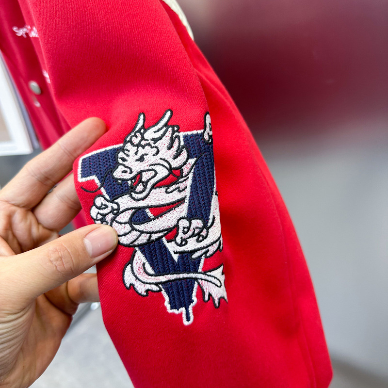 Herrkläder Herr Vår Red Dragon Årsjacka Broderi Lös baseballjacka Röd Good Luck Jacka BWBCE1177_voghion.com