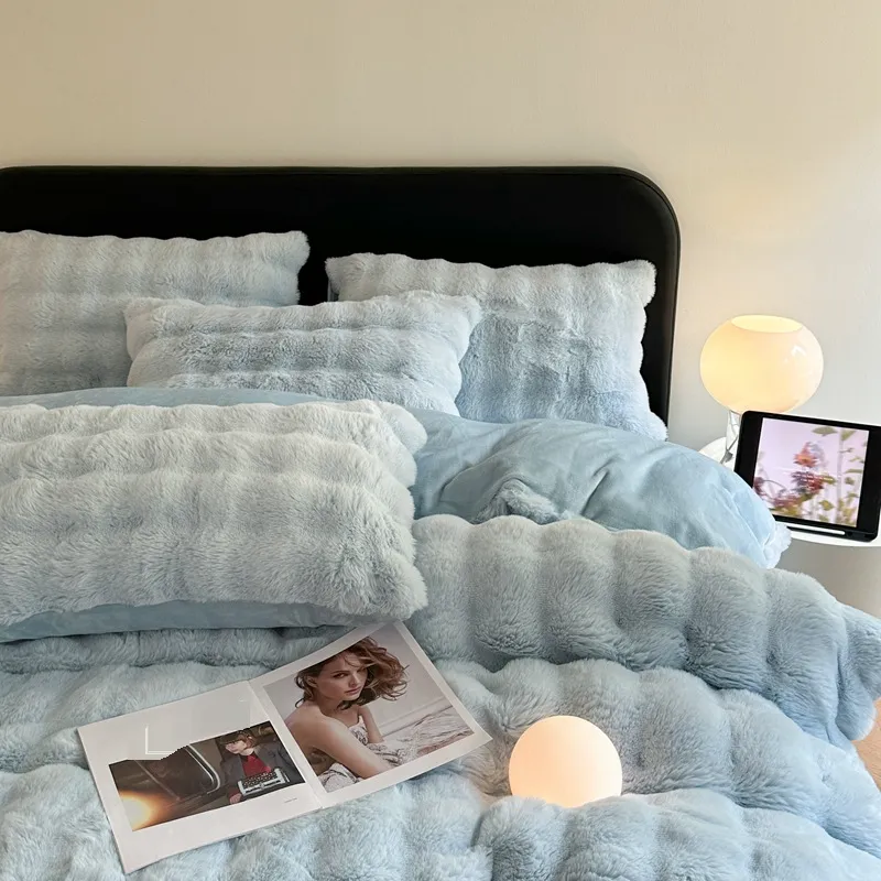 Plush Bed Milk Velvet Four Piece Bedding Thick Fleece Winter Bed Sheet Quilt Three Piece Set_voghion.com
