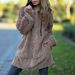 Damen-Fleecejacke mit Kapuze – Übergroßer Mantel mit Reißverschluss und langen Ärmeln in Weinrot/Taupe/Grau/Schwarz, Streetwear-Stil mit kuscheligem Plüschfutter_voghion.com