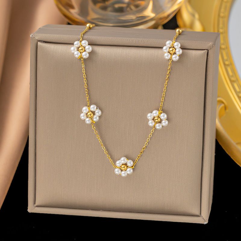 Collana in acciaio al titanio placcato con fiore geometrico in stile semplice e dolce all'ingrosso_voghion.com