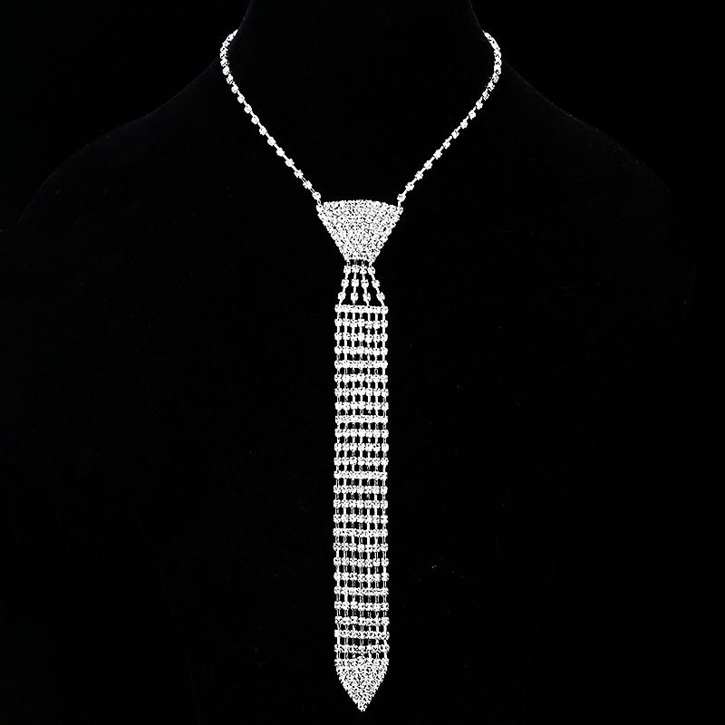 Collana con catena a griffe esagerata, lunga e con nappa in strass_voghion.com