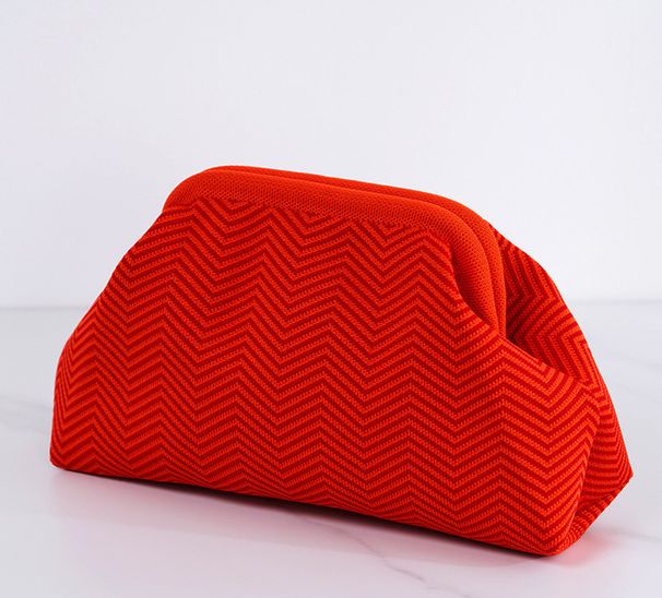 2024 Explosion Borsa da spiaggia a righe da donna Borsa in tessuto a mosca Borsa da pendolare per ragazze Borsa a nuvola a cento strisce Frizione in tessuto a mosca_voghion.com