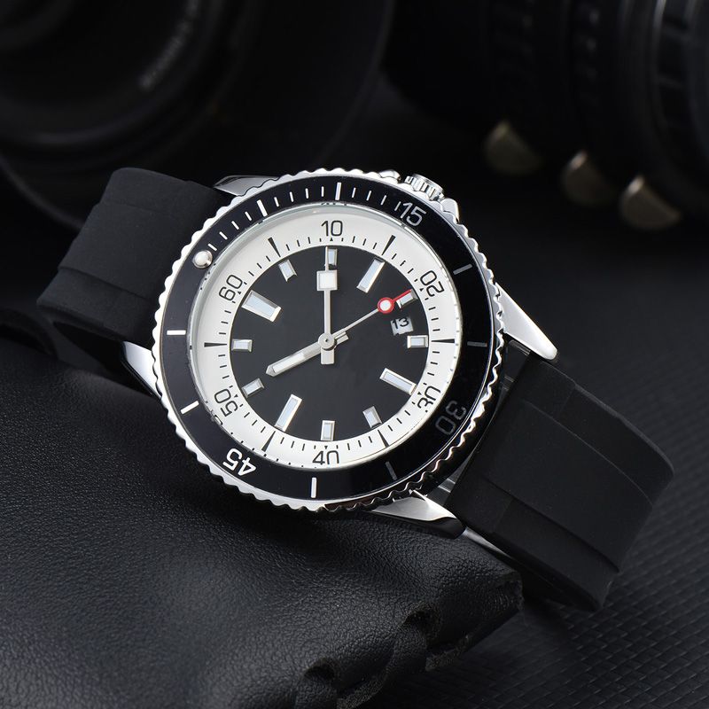 Heißer Verkauf Sport Uhren Für Männer Quarz Luxus Armbanduhr Multifunktionale Automatische Datum Gummi Strap Heißer Verkauf Mode Männlichen Uhren Großhandel_voghion.com