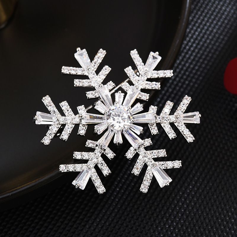 High end clothing accessories, brooch, fashionable and versatile Korean version copper micro inlaid zircon snowflake brooch_voghion.com
