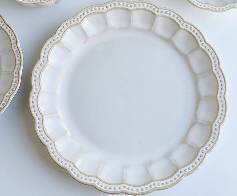 Service de table minimaliste en céramique – Collection Cloud Shell fabriquée à la main, grès écologique pour bols à riz, assiettes et tasses à café (ensemble de 12 pièces)_voghion.com