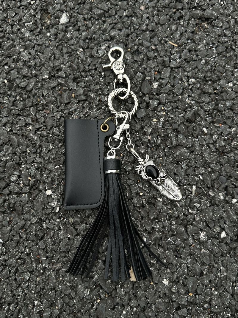 Vintage-Schlüsselanhänger aus Metall mit geflochtenem Detail und Edelstein-Akzent – handgefertigtes Boho-Chic-Accessoire für Schlüssel, Feuerzeuge oder Taschenanhänger (Größen S-M)_voghion.com