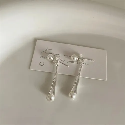 Perla a goccia d'acqua con ago d'argento, coppia di design creativo di personalità di nicchia, orecchini con uno stile fresco e lussuoso per le donne_voghion.com