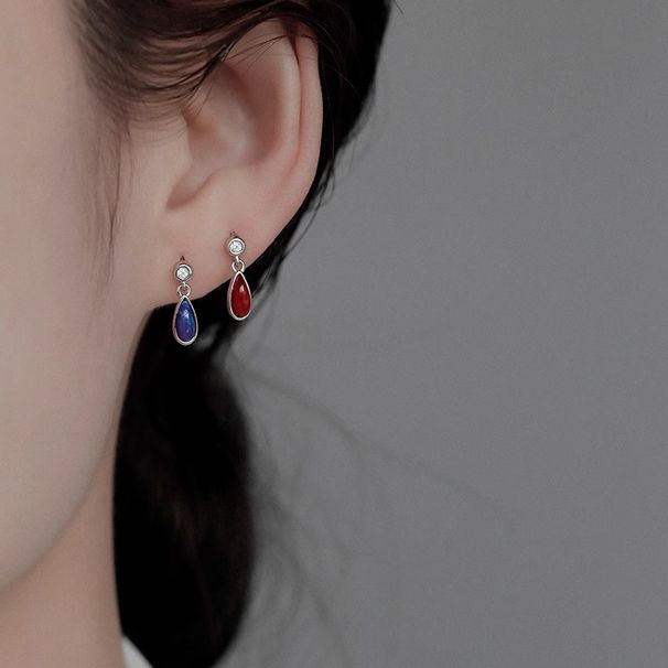 Orecchini pendenti con piccole gocce d'acqua, pendenti con vite elica, design di nicchia versatile e di alto valore, colorati e lampeggianti, in opale_voghion.com