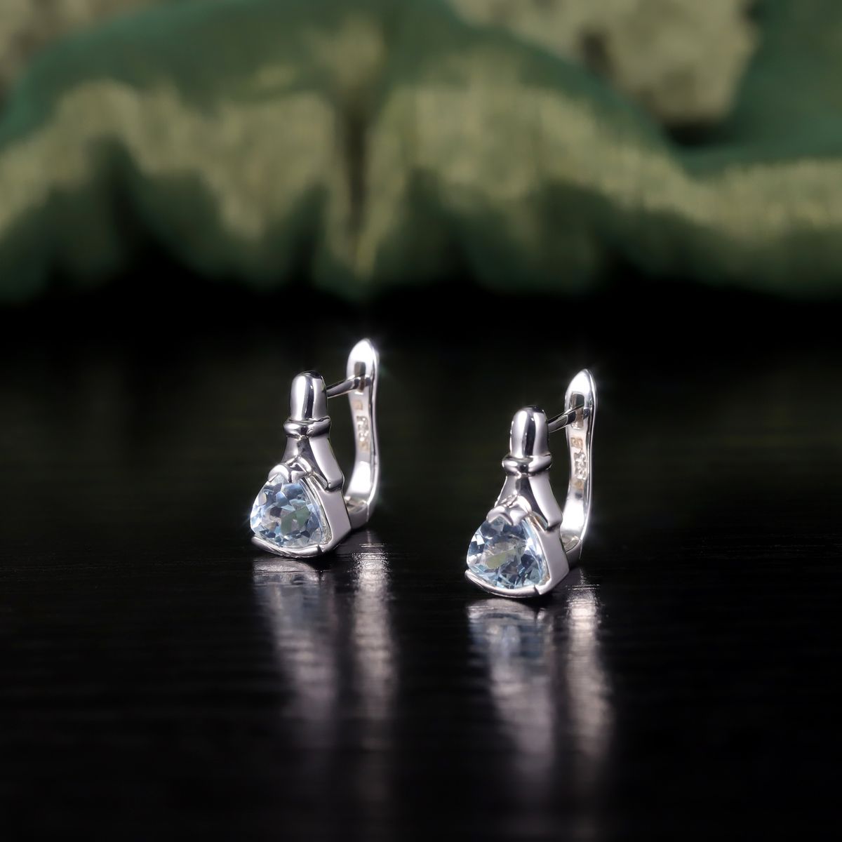 Piccoli orecchini con pietre preziose squisite, orecchini con topazio naturale, orecchini triangolari in argento sterling S925 con granato intarsiato_voghion.com