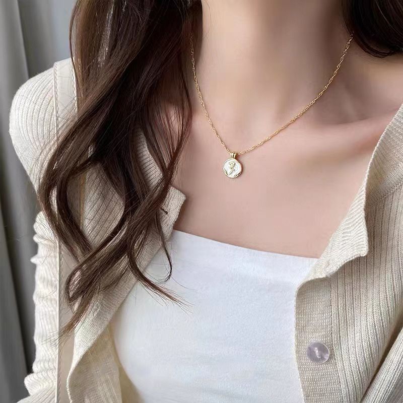 Collana di perle francesi retrò, collana di temperamento rosa impilata di lusso leggero con clavicola di nicchia a doppio strato_voghion.com