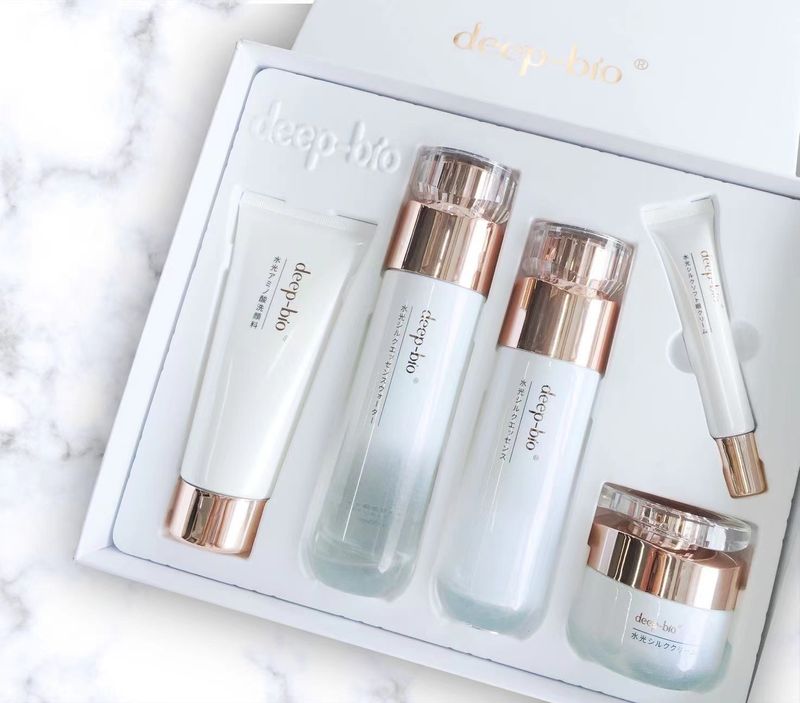 Nawilżająco-oczyszczający krem ​​pod oczy Essence Hydra i łagodzący dla kobiet_voghion.com