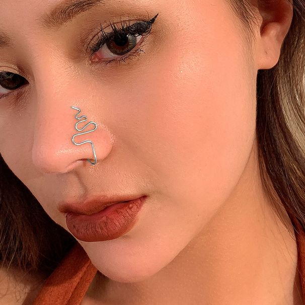 Linee geometriche di gioielli, diversi occhi e clip, stile cool da donna, semplici accessori per il naso in metallo con strass_voghion.com