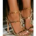 Sandalias de tacón alto con punta abierta y diamantes de agua dorados de Jiang Yiwan (2025) para mujer_voghion.com