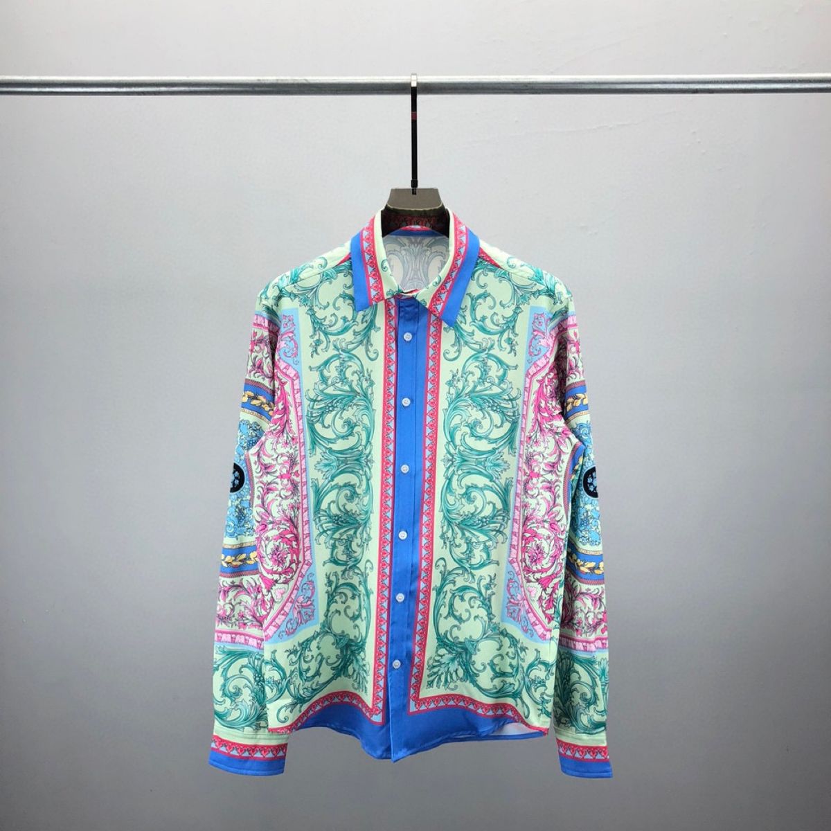 Articoli alla moda Ver camicia a maniche lunghe con motivo a lettere 3D colorate, cardigan unisex_voghion.com