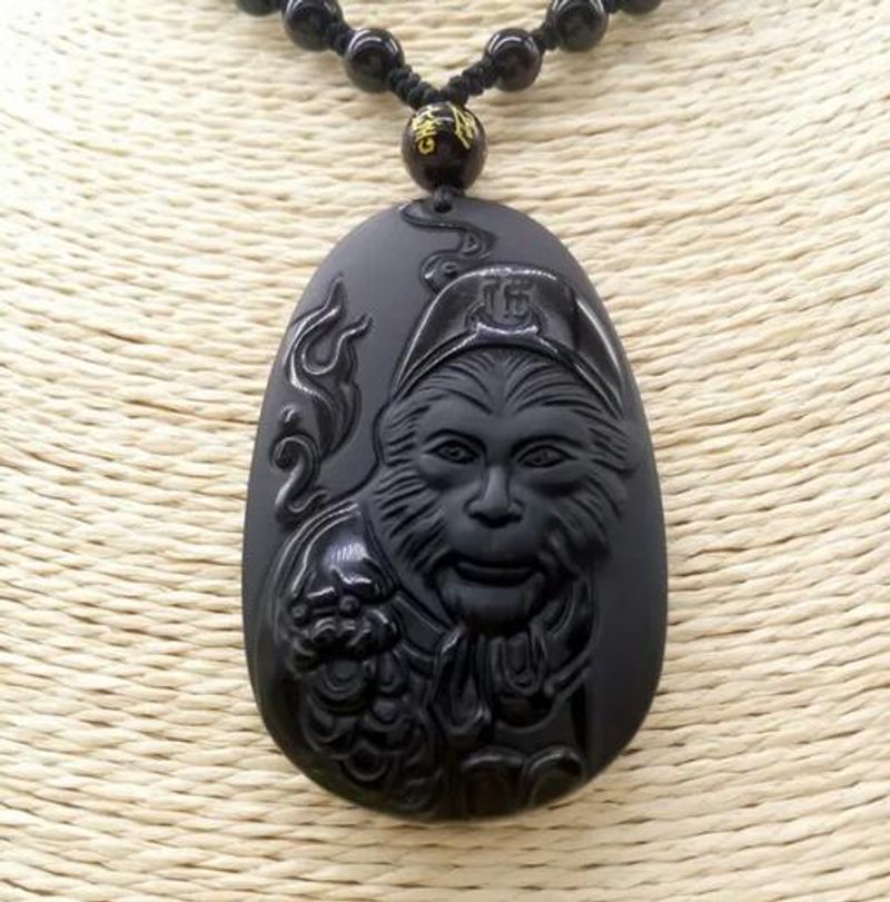 Collier Pendentif Singe Soleil WuKong en Obsidienne Naturelle pour Homme, Sculpté à la Main, Amulette Chance, _voghion.com