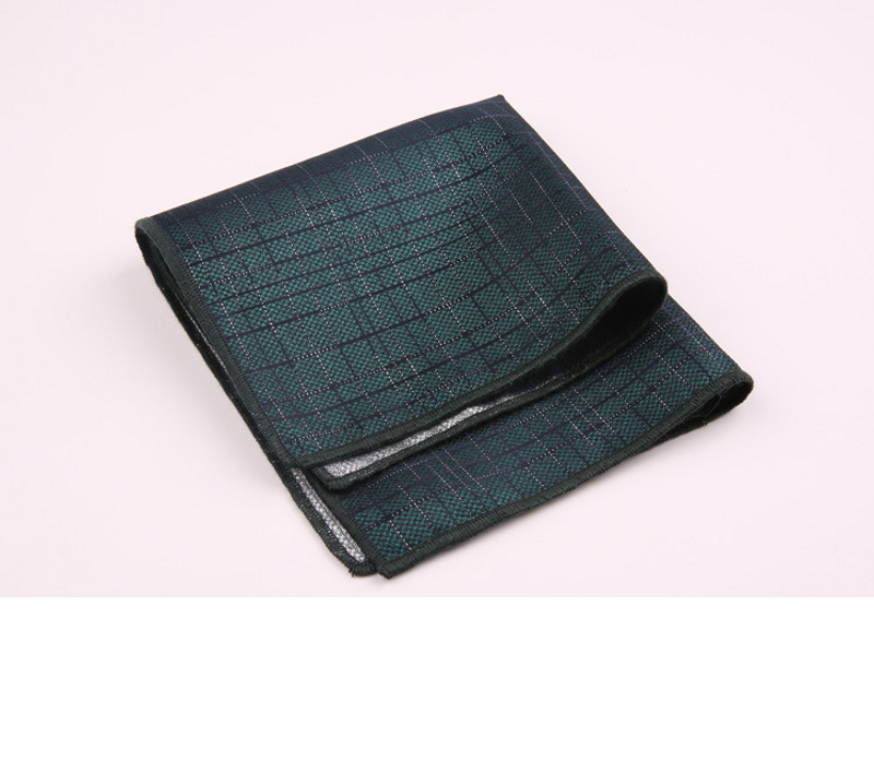 Petit foulard carré mode homme polyvalent polyester accessoires tendance personnalisés motifs rétro divers fabricants d'écharpe de poche pour hommes_voghion.com