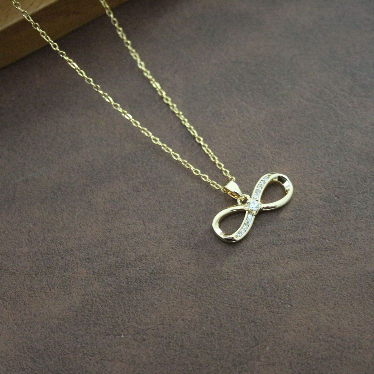 Micro Inlaid Necklace For Women, New Cross 8-Shape Loop Symbol Collarbone Chain Hot Sale_voghion.com
