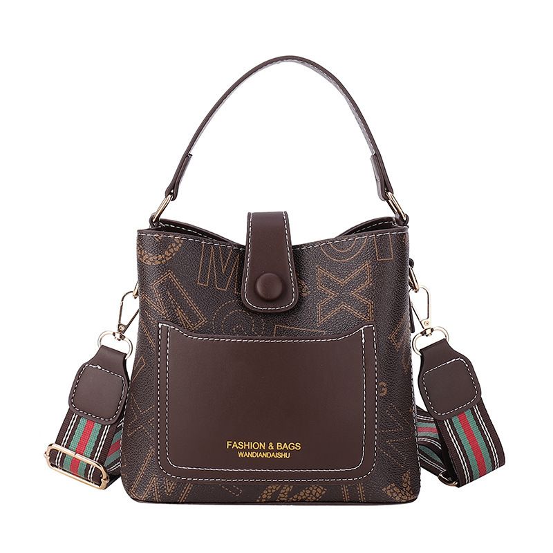 2023 nuove borse di vendita calde borsa a tracolla piccola da donna borsa di nicchia di moda borsa a tracolla portatile di grande capacità di moda secchiello_voghion.com