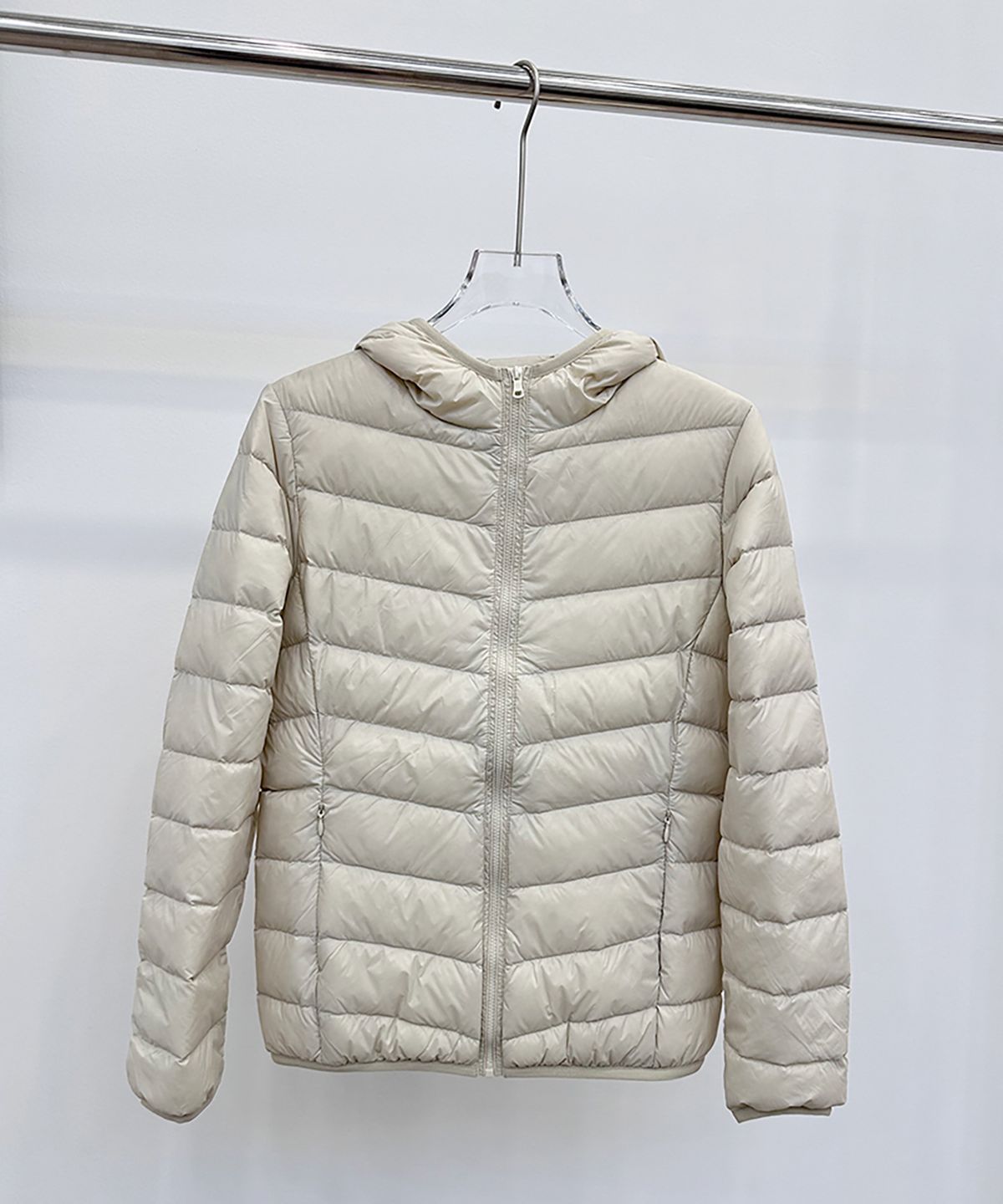 Mädchen-Rippstrickjacke für Damen, kurz und leicht, Winter 2025, neue dicke weiße Entendaunen-Freizeit-Sportjacke mit Kapuze_voghion.com