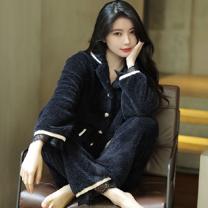 Pijamas Xiaoxiangfeng de la nueva versión coreana 2024, ropa de casa de franela con cuello cálido y grueso de felpa larga para mujer_voghion.com