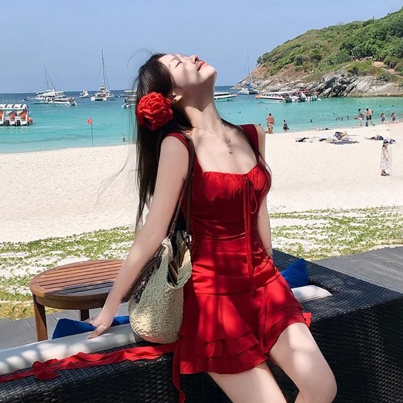 Bright 2025 Neue Damen Badeanzug Sommer Whitening Strandurlaub Kleines rotes Kleid Stil Heiße Quelle Bademode_voghion.com