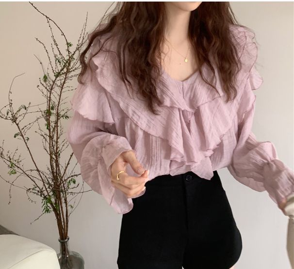 Chiffon a maniche lunghe per donna nella primavera estate 2024, con dolce design sottile, bordi irregolari con volant e un_voghion.com