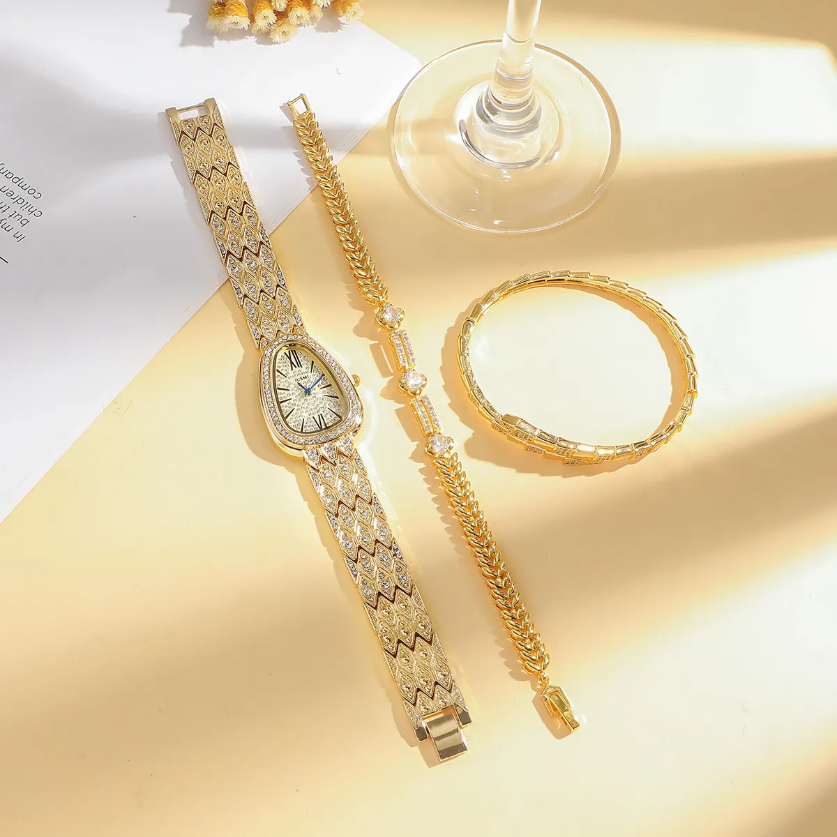 Fashionable Women's Snakehead Full Of Diamond British Watch + Personality Bracelet Set Night Bright Diamond_voghion.com