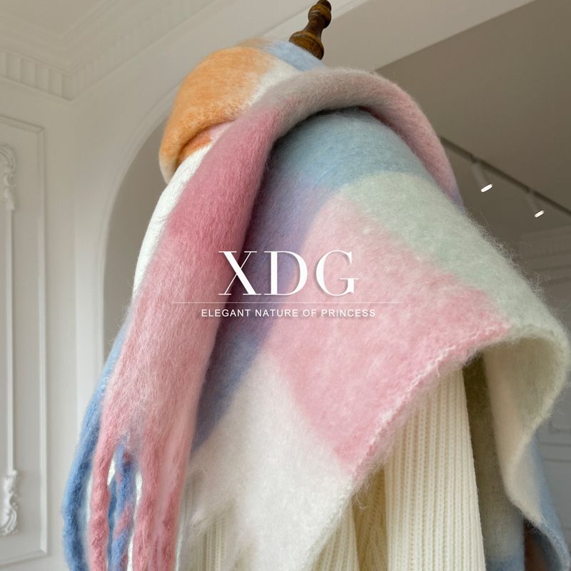 Beauty ceiling~Small niche gradient plaid velvet shawl shooting travel with autumn and winter scarf trend_voghion.com
