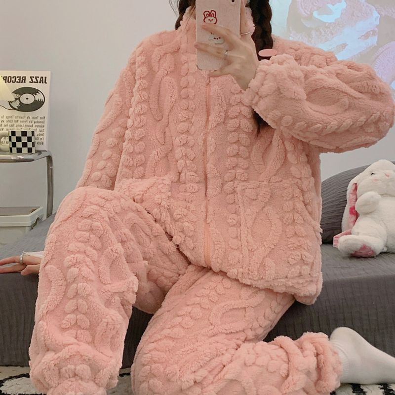 Il pigiama di flanella da donna può essere indossato esternamente. Nuovi stili autunnali e invernali con cerniera spessa e collo alto in peluche per_voghion.com